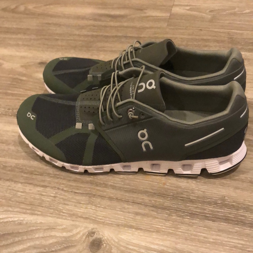 ON Cloud tennis shoes